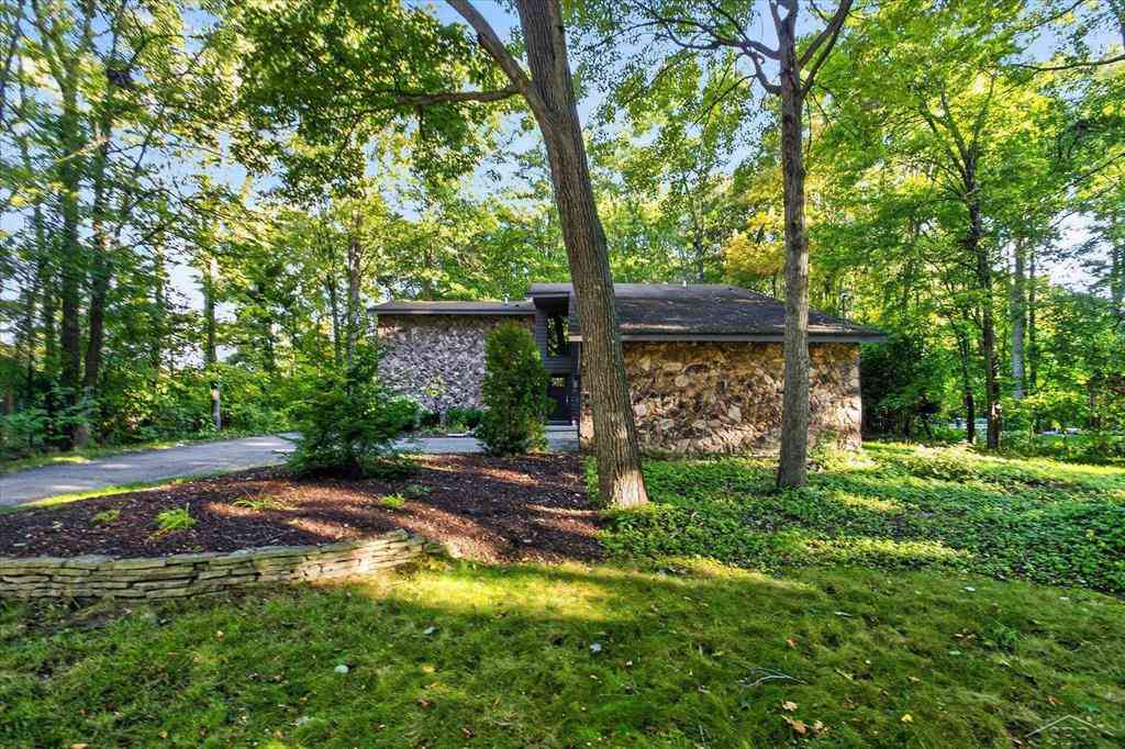 Homes For Sale - 3812 Woodside Drive <br/> Midland County, Midland, MI 48640