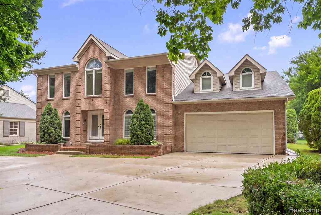 Homes For Sale - 670 S Oxford Road <br/> Grosse Pointe, MI 48236