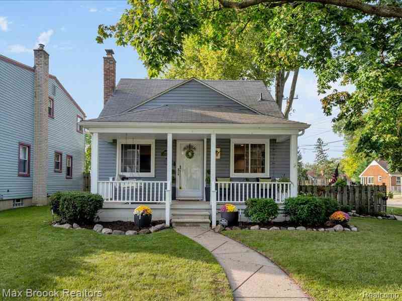 Homes For Sale - 2000 Kalama Avenue <br/> Royal Oak, MI 48067