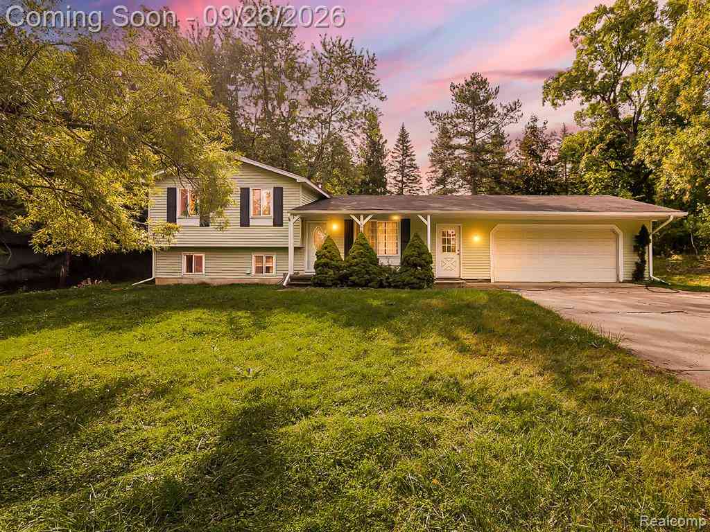 Homes For Sale - 6995 Leytonstone Boulevard <br/> West Bloomfield, MI 48322