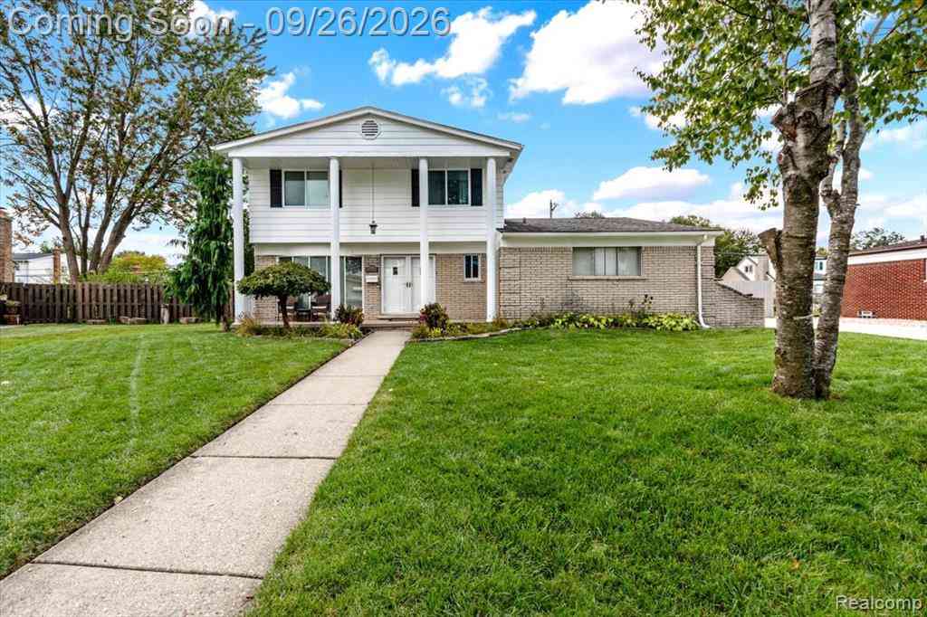 Homes For Sale - 36319 Travis Drive <br/> Sterling Heights, MI 48312