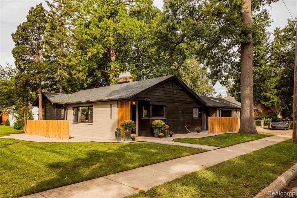 Homes For Sale - 10300 Oak Park Boulevard <br/> Oak Park, MI 48237