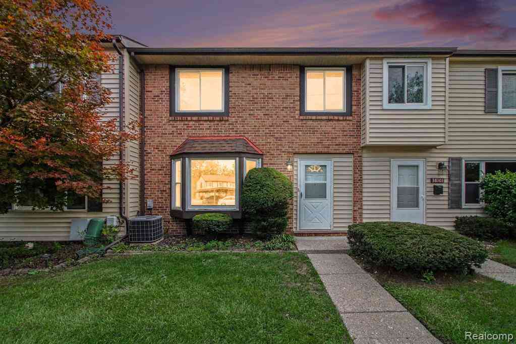Condo For Sale - 38111 Carolon Boulevard <br/> Westland, MI 48185