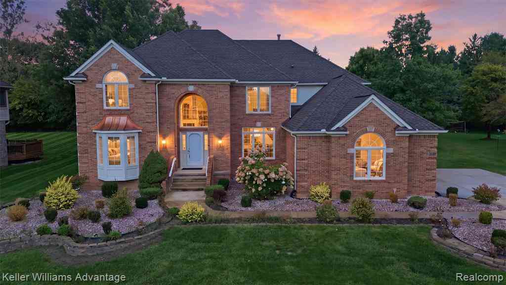 Homes For Sale - 48548 Castleside Drive <br/> Canton, MI 48187
