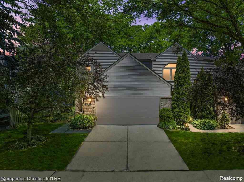 Homes For Sale - 701 E Lincoln Street <br/> Birmingham, MI 48009