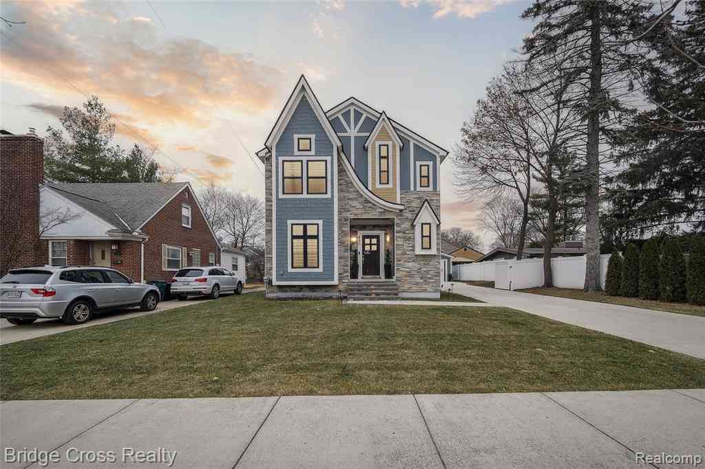 Homes For Sale - 861 Coolidge Road <br/> Birmingham, MI 48009