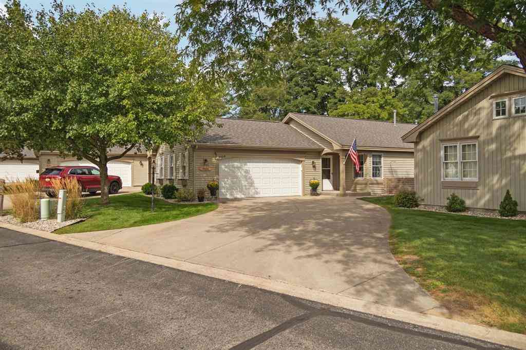 Condo For Sale - 1108 Hemingway Lane <br/> Grand Traverse County, Traverse City, MI 49686