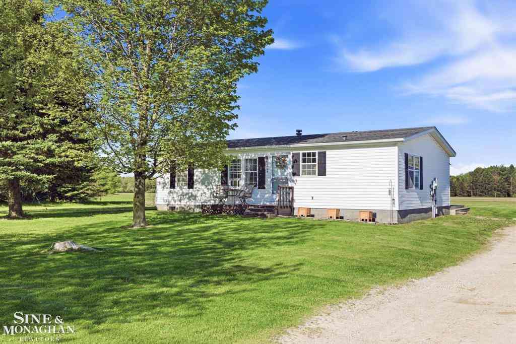 Homes For Sale - 2434 Stapleton Rd Road <br/> Saint Clair County, Wales, MI 48027