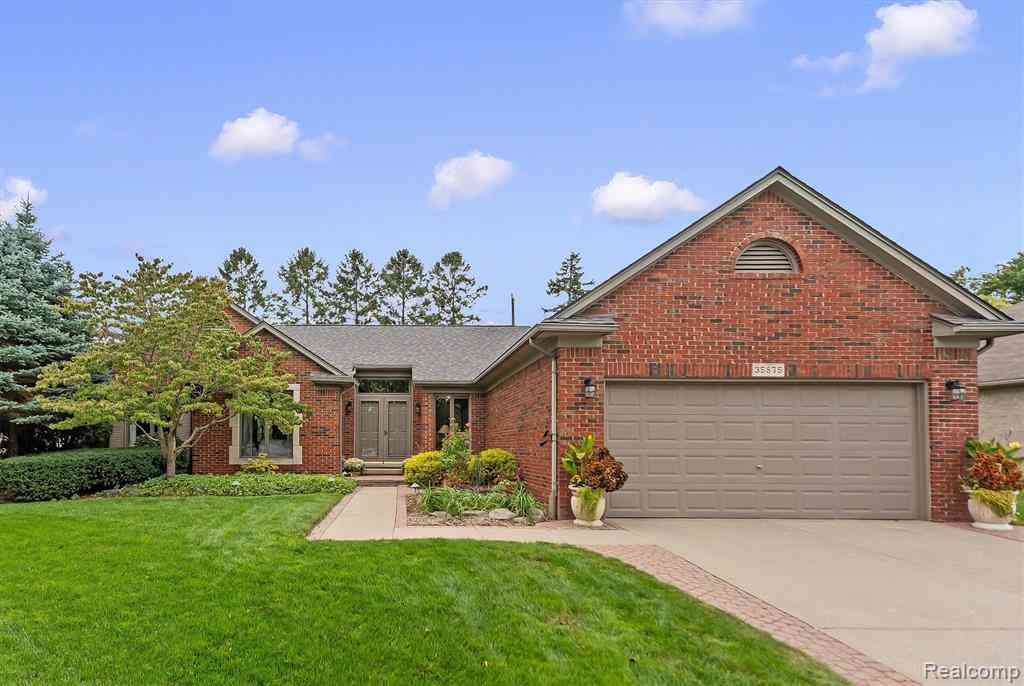 Homes For Sale - 35875 Hawthorne Drive <br/> Macomb County, Clinton Twp, MI 48035
