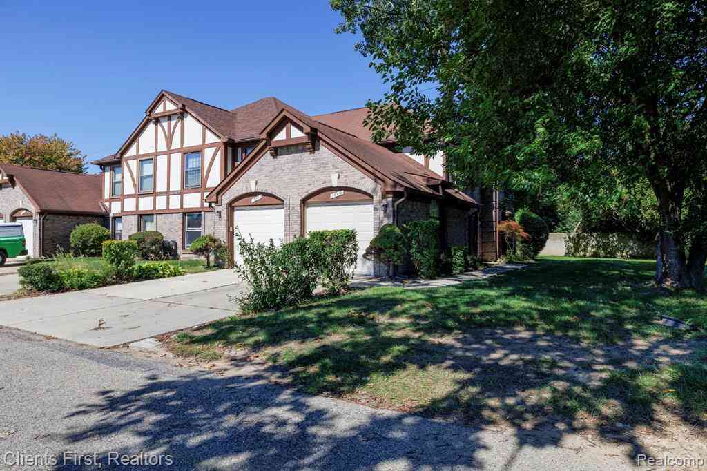 Condo For Sale - 19350 W 11 Mile Road <br/> Oakland County, Lathrup Village, MI 48076