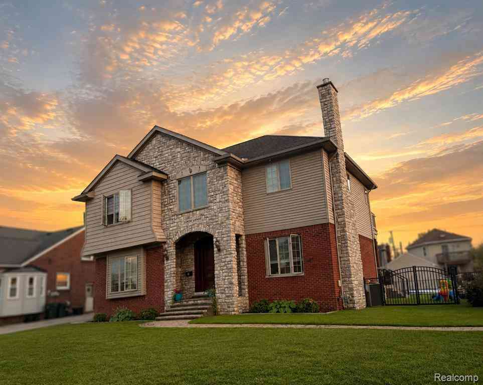 Homes For Sale - 22434 Lange Street <br/> Macomb County, Saint Clair Shores, MI 48080