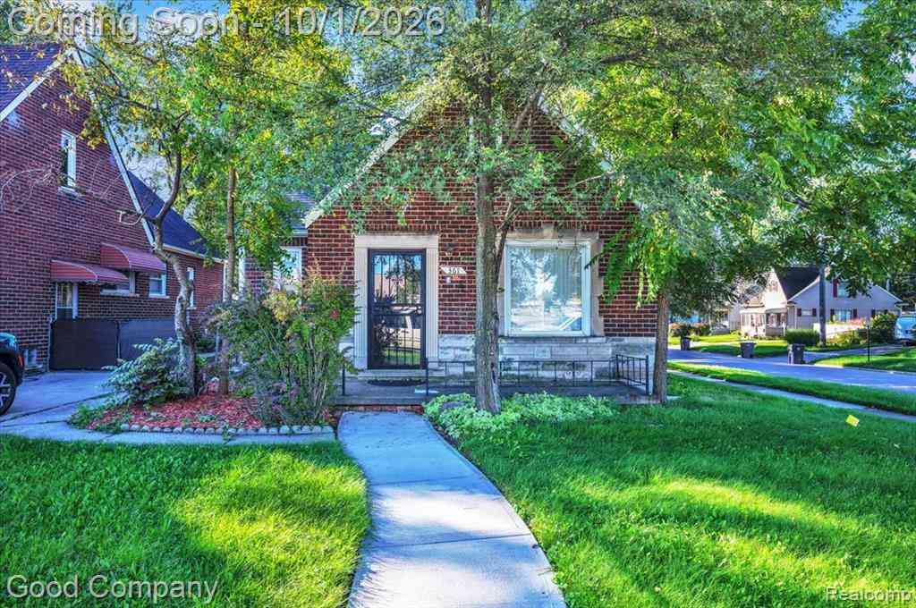 Homes For Sale - 361 Elizabeth Lake Road <br/> Oakland County, Pontiac, MI 48341