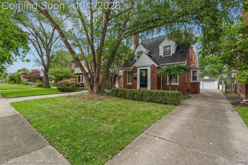 Homes For Sale - 2158 Fleetwood Drive <br/> Grosse Pointe Woods, MI 48236