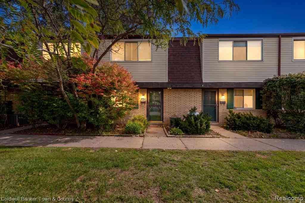 Condo For Sale - 890 N Main Street <br/> Oakland County, Milford, MI 48381