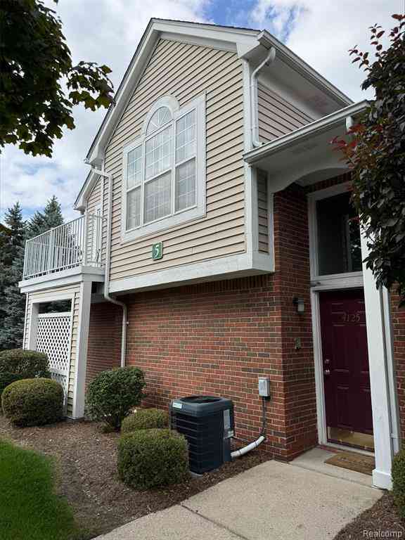 Condo For Rent - 4125 Berkshire Drive <br/> Sterling Heights, MI 48314