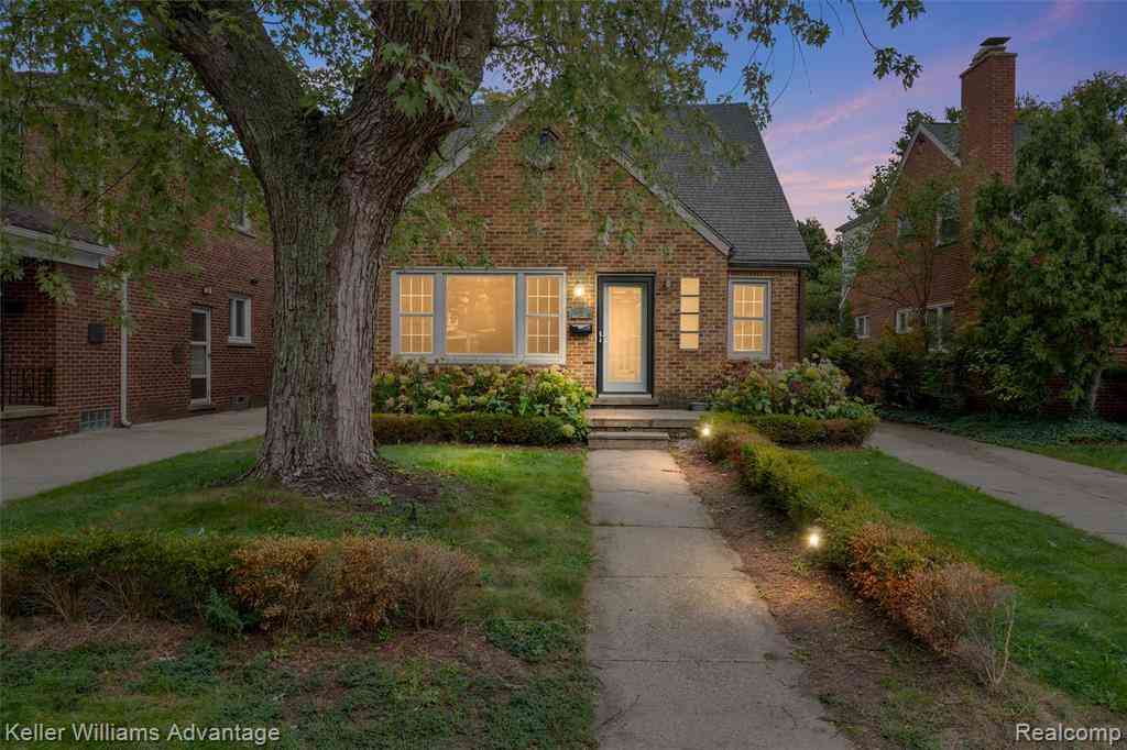 Homes For Sale - 410 Catalpa Drive <br/> Royal Oak, MI 48067