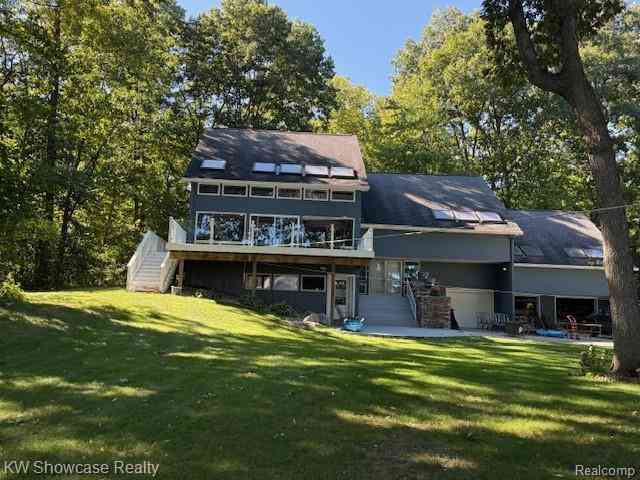 Homes For Sale - 10695 Oxbow Lakeshore Drive <br/> Oakland County, White Lake, MI 48386