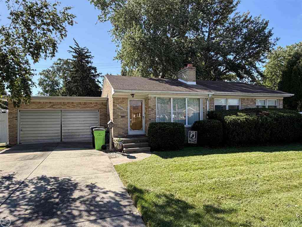 Homes For Sale - 16990 Martin Road <br/> Roseville, MI 48066