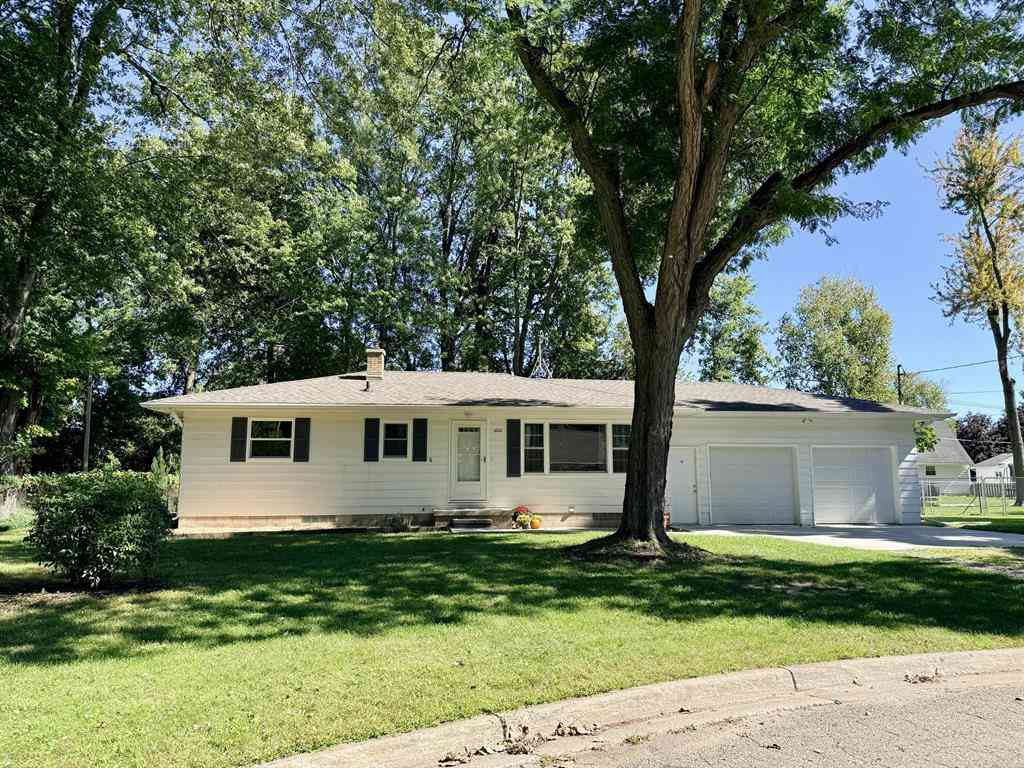 Homes For Sale - 4801 Tressa Drive <br/> Lansing, MI 48910