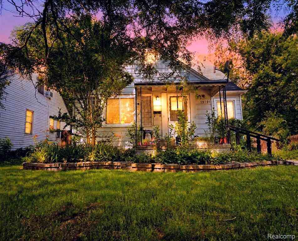 Homes For Sale - 19791 Greenview Avenue <br/> Detroit, MI 48219