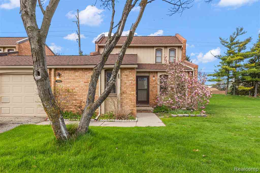 Condo For Sale - 2905 Moon Lake Drive <br/> West Bloomfield, MI 48323