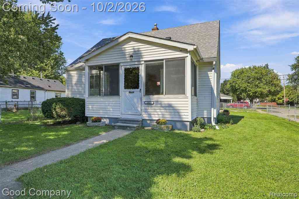 Homes For Sale - 1645 E Evelyn Avenue <br/> Oakland County, Hazel Park, MI 48030
