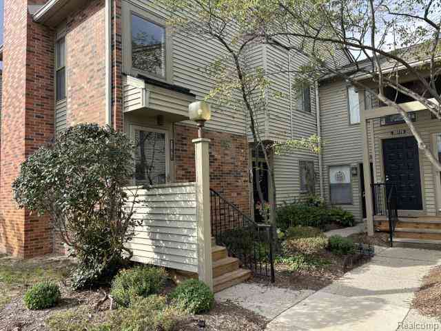 Condo For Rent - 20791 Indian Creek Drive  #17<br/> Oakland County, Farmington Hills, MI 48335