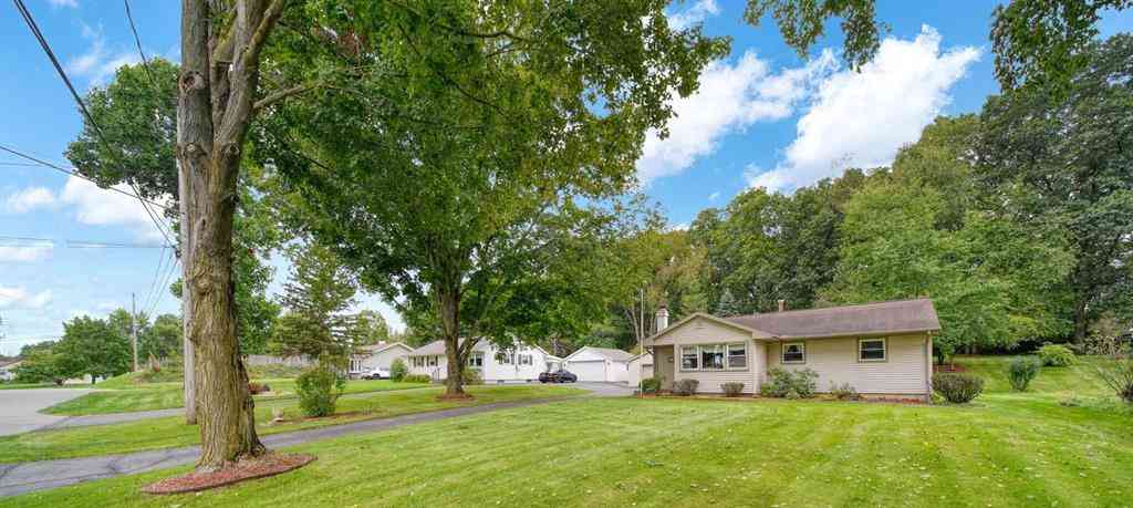Homes For Sale - 216 Sagamore Street <br/> Jackson, MI 49203