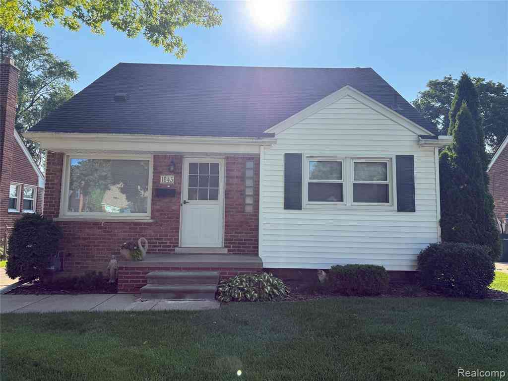 Homes For Rent - 1843 Robindale Avenue <br/> Dearborn, MI 48128