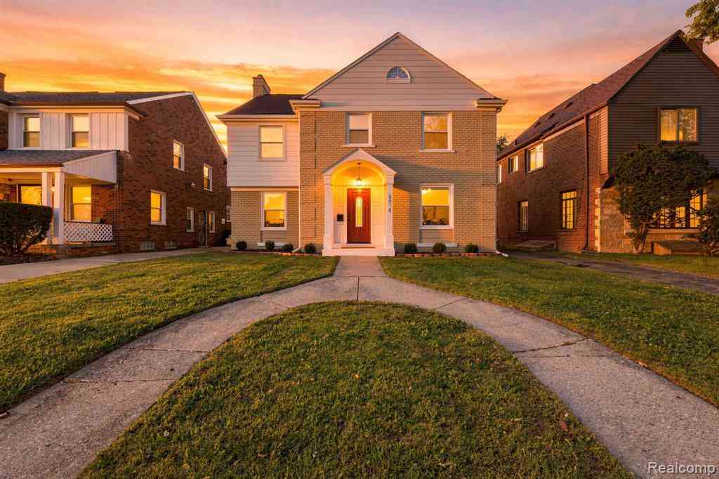 Homes For Sale - 8818 W Outer Drive <br/> Detroit, MI 48219