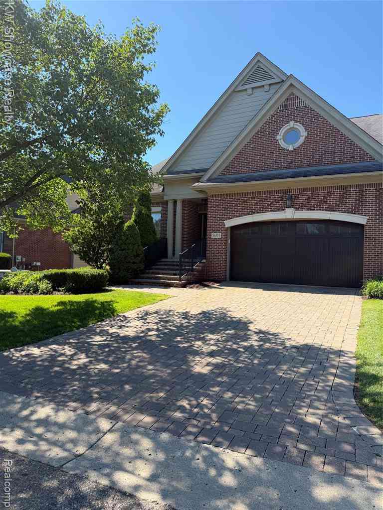 Condo For Sale - 5608 Pembrooke Crossing <br/> West Bloomfield, MI 48322