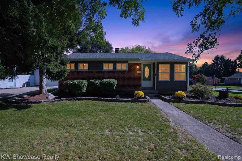 Homes For Sale - 804 Bishop Street <br/> Oakland County, Milford, MI 48381