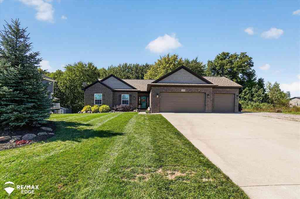 Homes For Sale - 8308 Peninsula Circle <br/> Grand Blanc, MI 48439