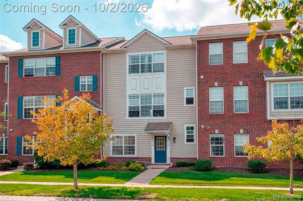 Condo For Sale - 1630 Town Commons Drive <br/> Howell, MI 48855