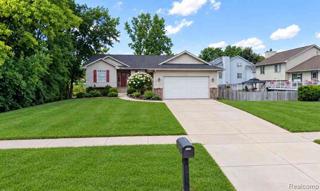 Homes For Sale - 2830 Bayberry Drive <br/> Oakland County, Waterford, MI 48329