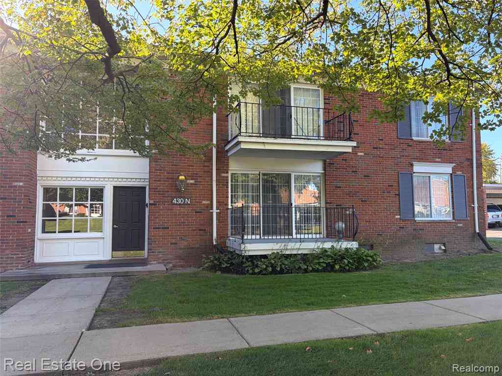 Condo For Sale - 430 N Fox Hills Drive N N #5 UP<br/> Bloomfield Hills, MI 48304