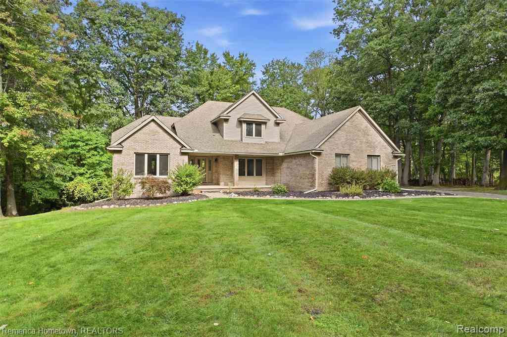 Homes For Sale - 11975 Cody Creek Court <br/> Oakland County, South Lyon, MI 48178