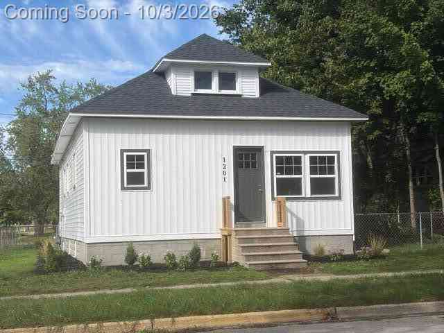 Homes For Sale - 1201 Slayton Avenue <br/> Grand Haven, MI 49417