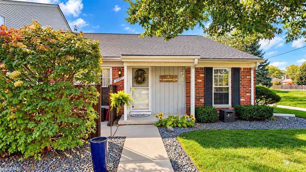 Condo For Sale - 39497 Heatherheath Drive <br/> Clinton Township, MI 48038