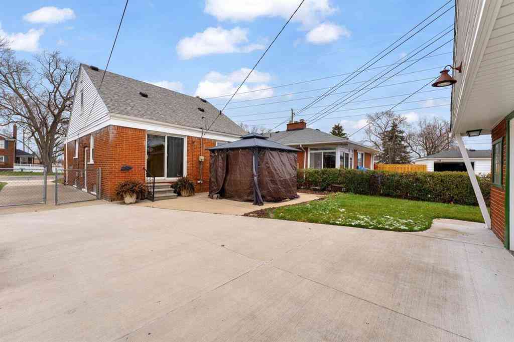 Homes For Rent - 573 Emmons Boulevard <br/> Lincoln Park, MI 48146