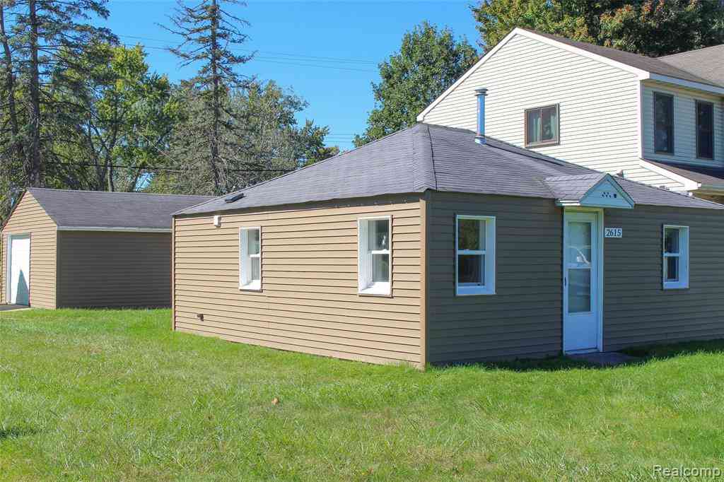Homes For Sale - 2615 Watkins Lake Road <br/> Oakland County, Waterford, MI 48328