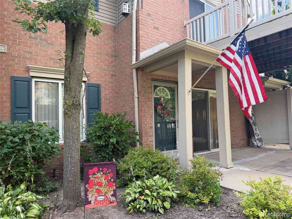 Condo For Sale - 276 Marigold Circle  #18<br/> Wayne County, Westland, MI 48185