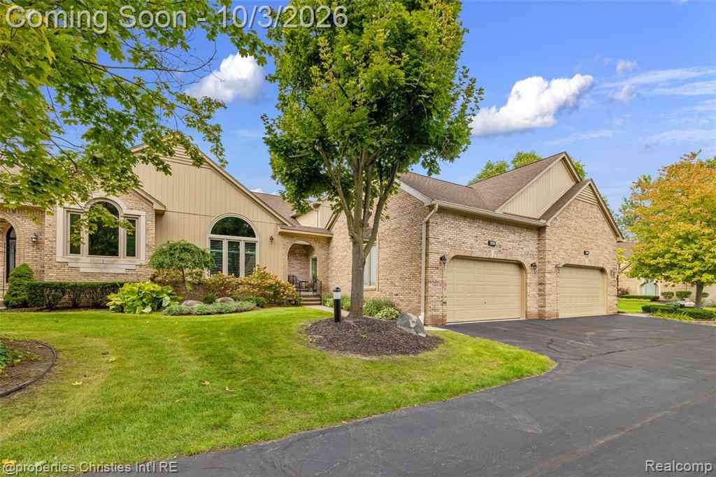 Condo For Sale - 2124 Clearwood Court  #712<br/> Shelby Twp, MI 48316