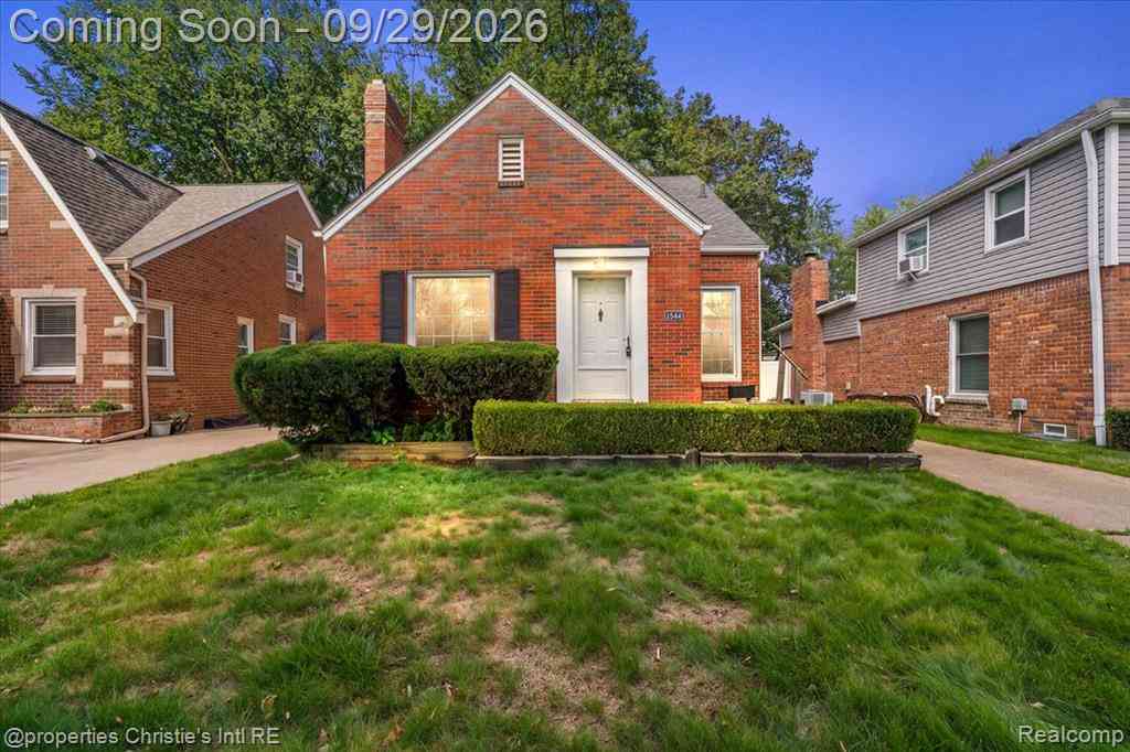 Homes For Sale - 1544 Hampton Road <br/> Wayne County, Grosse Pointe Woods, MI 48236
