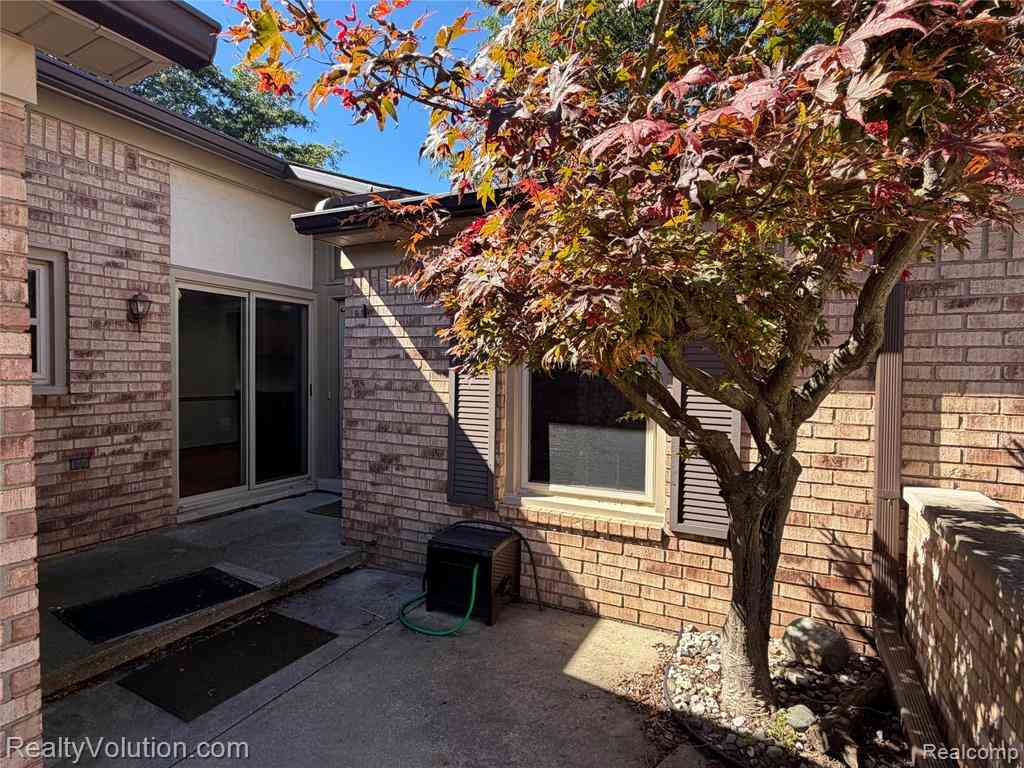 Condo For Sale - 49255 Chestnut Hill Court <br/> Shelby Twp, MI 48315