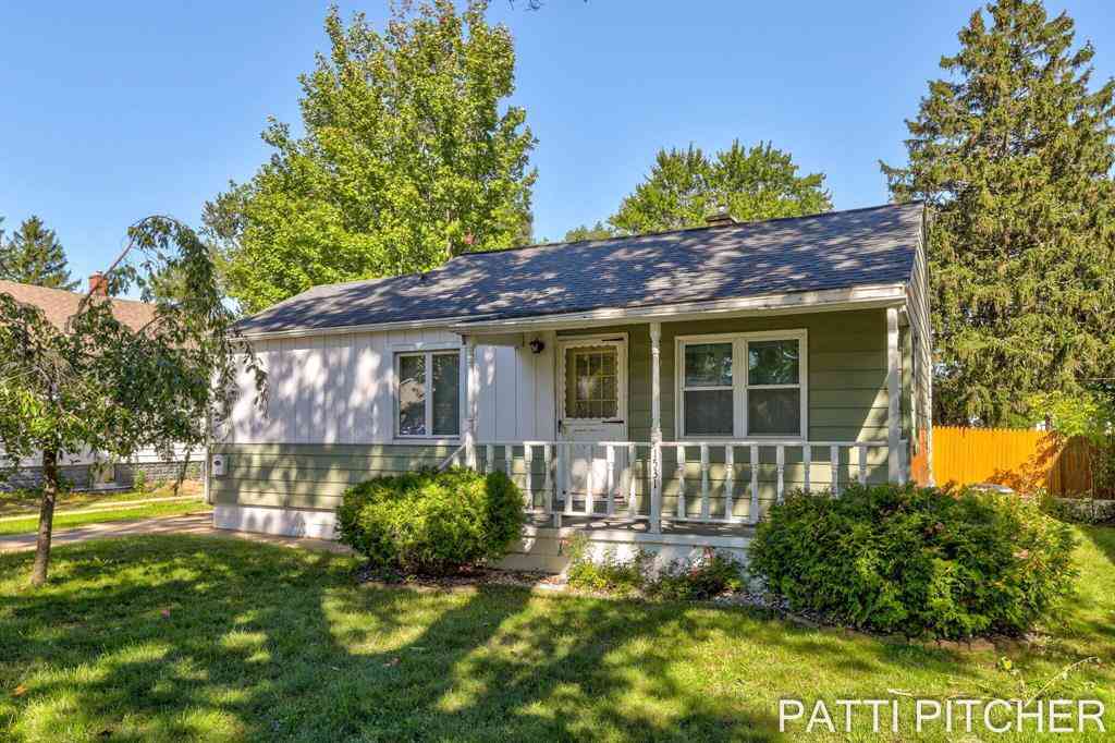 Homes For Sale - 1531 Pennoyer Avenue <br/> Ottawa County, Grand Haven, MI 49417