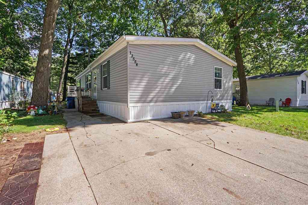 Homes For Sale - 13554 Pinewood Drive <br/> Grand Haven, MI 49417