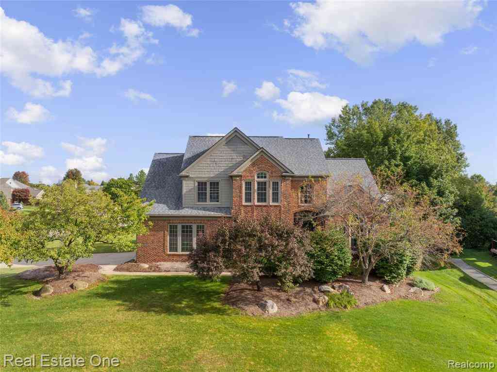 Homes For Sale - 3876 S Creek Drive <br/> Oakland County, Rochester, MI 48306