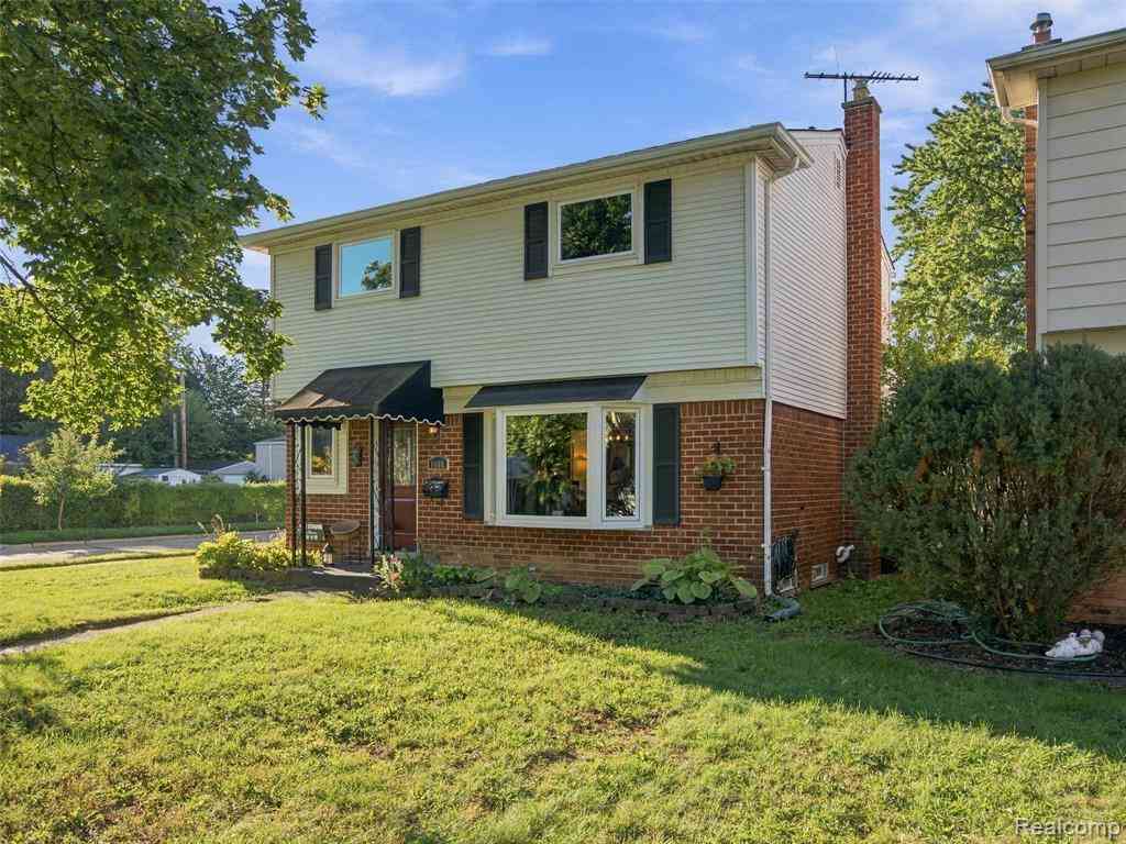 Homes For Sale - 1405 W Elmwood Avenue <br/> Oakland County, Clawson, MI 48017