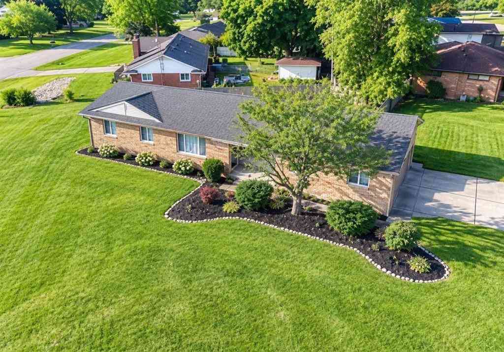 Homes For Sale - 6453 Meadowwood Lane <br/> Grand Blanc, MI 48439